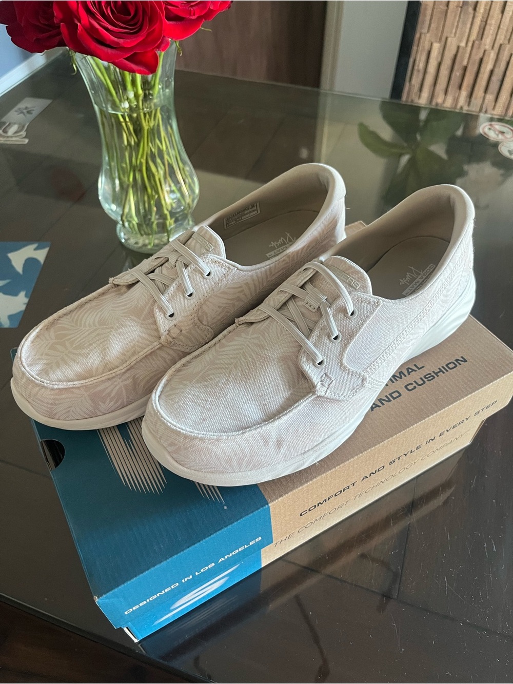 EUC 9.5 women’s Skechers